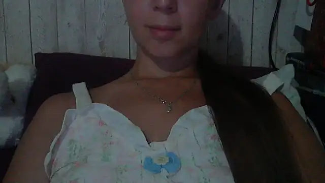 Snapshot of Bella--White chatting on June 2026 05:19:01 PM Bella--White online show from June 2026 05:19:01 PM