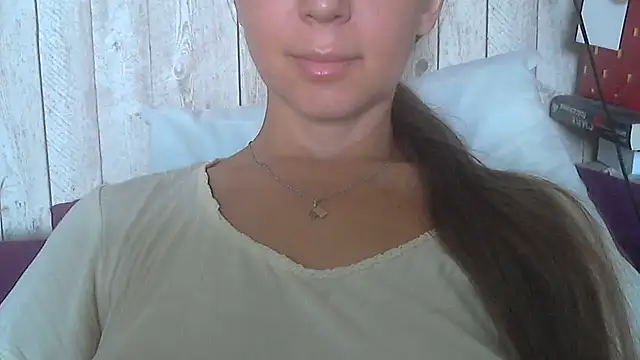 Snapshot of Bella--White chatting on July 2026 06:03:02 AM Bella--White online show from July 2026 06:03:02 AM