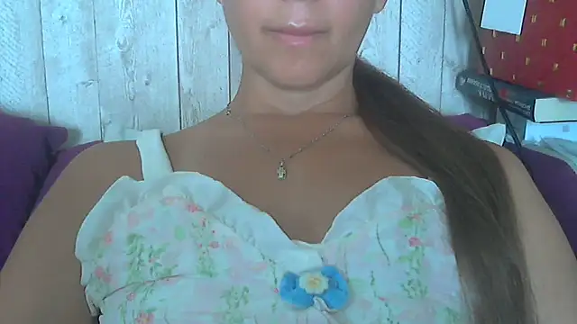 Snapshot of Bella--White chatting on June 2026 06:41:01 AM Bella--White online show from June 2026 06:41:01 AM