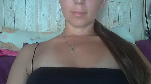 Snapshot of Bella--White chatting on June 2026 01:49:02 PM Bella--White online show from June 2026 01:49:02 PM