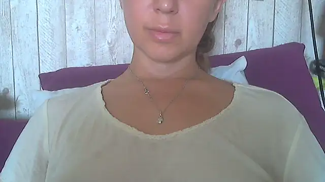 Snapshot of Bella--White chatting on June 2026 05:49:01 AM Bella--White online show from June 2026 05:49:01 AM