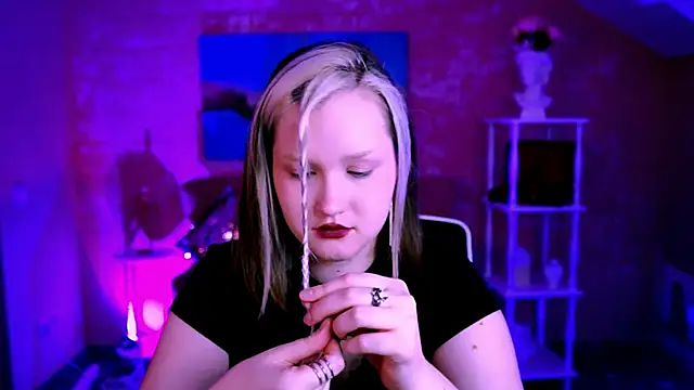 ViolettWoods online show from June 2026 06:31:02 AM