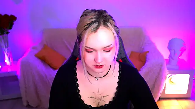 ViolettWoods online show from June 2026 08:25:02 AM
