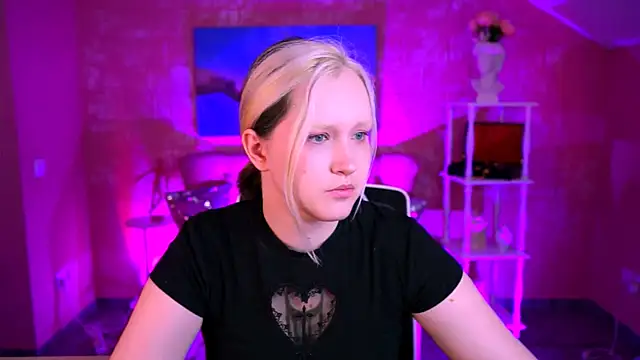 ViolettWoods online show from June 2026 06:14:01 AM
