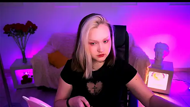 ViolettWoods online show from June 2026 06:24:01 AM