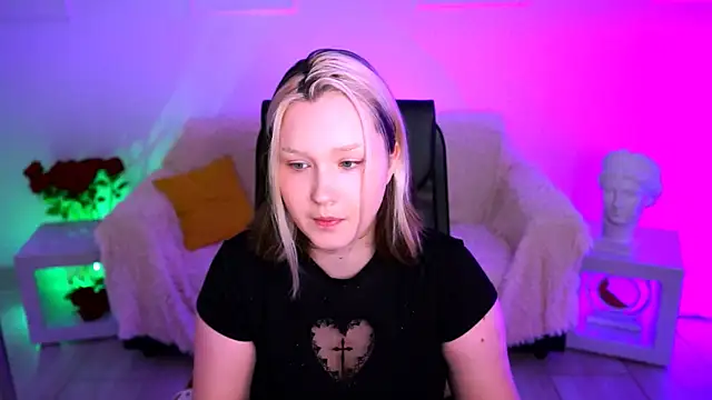ViolettWoods online show from July 2026 08:10:01 AM