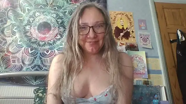 Izzylove47 online show from May 2026 08:12:02 AM