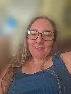 Izzylove47 online show from July 2026 01:14:01 PM