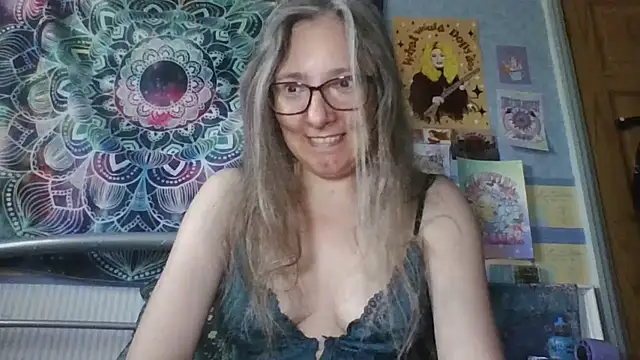 Izzylove47 online show from May 2026 01:10:02 PM