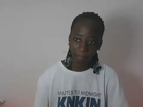 Snapshot of Darkpretty23 chatting on May 2026 03:33:01 PM Darkpretty23 online show from May 2026 03:33:01 PM