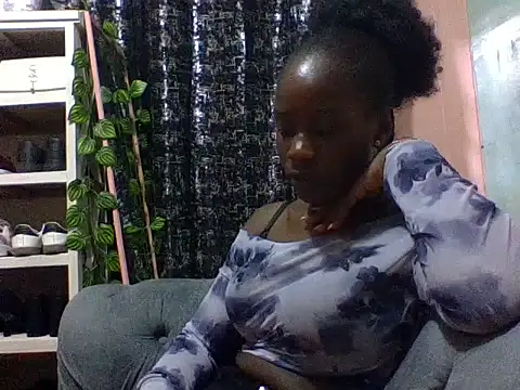 Snapshot of Curvyqueeh chatting on June 2026 01:16:02 PM Curvyqueeh online show from June 2026 01:16:02 PM
