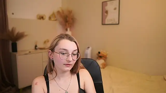 Sophielux18 online show from May 2026 02:22:01 PM