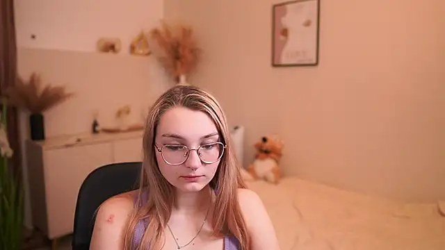 Sophielux18 online show from May 2026 01:19:01 PM