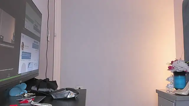 ZoeSmiitt online show from June 2026 12:11:02 PM