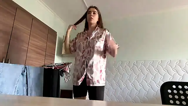 LaurindaStalford online show from June 2026 01:49:01 PM