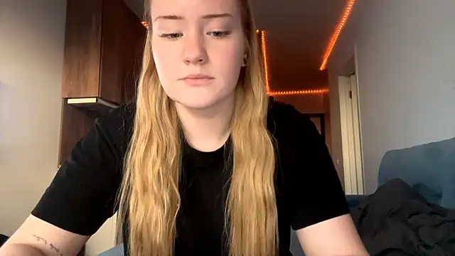 Lisi Kiss  online show from May 2026 06:06:02 PM