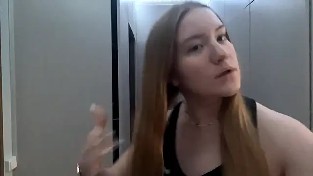 Lisi Kiss  online show from May 2026 05:44:02 PM