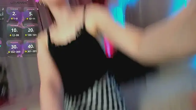 SummerLilaa online show from June 2026 01:33:01 PM
