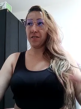Snapshot of beautyfullchrys chatting on May 2026 02:23:01 PM beautyfullchrys online show from May 2026 02:23:01 PM