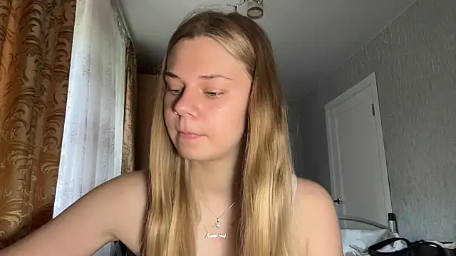 HoneysPiee online show from May 2026 09:15:01 AM
