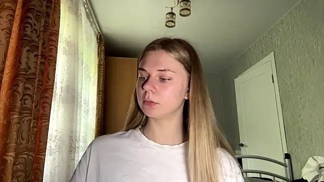 HoneysPiee online show from June 2026 10:04:01 AM