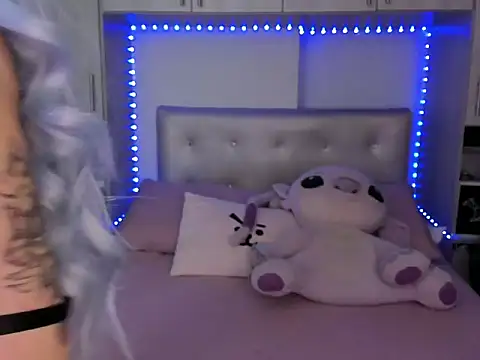 Honniewhitee  online show from July 2026 10:12:01 PM