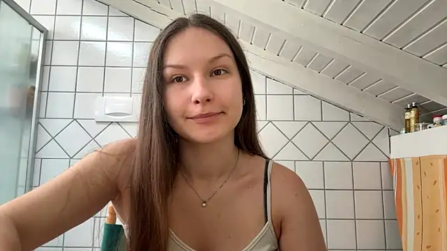 ShaylaChong online show from July 2026 07:09:02 AM
