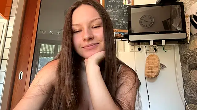 ShaylaChong online show from July 2026 07:05:01 AM
