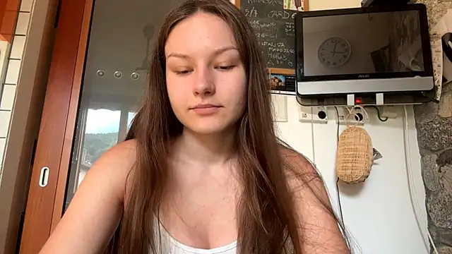ShaylaChong online show from July 2026 06:54:01 AM