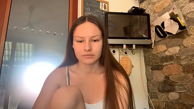 ShaylaChong online show from July 2026 07:04:01 AM