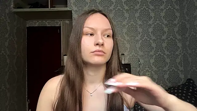 ShaylaChong online show from May 2026 04:33:01 AM