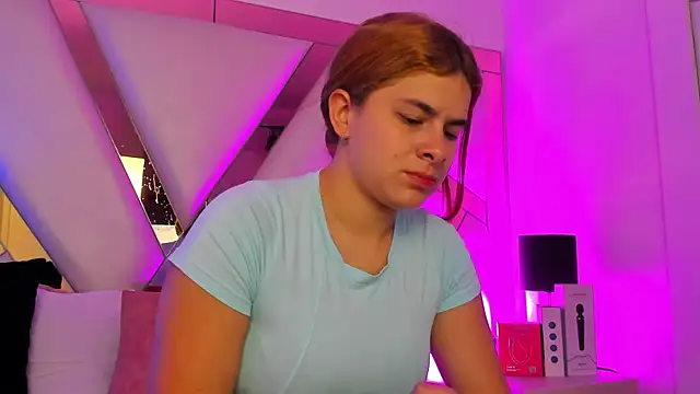 AliceCruzz online show from July 2026 12:01:01 PM