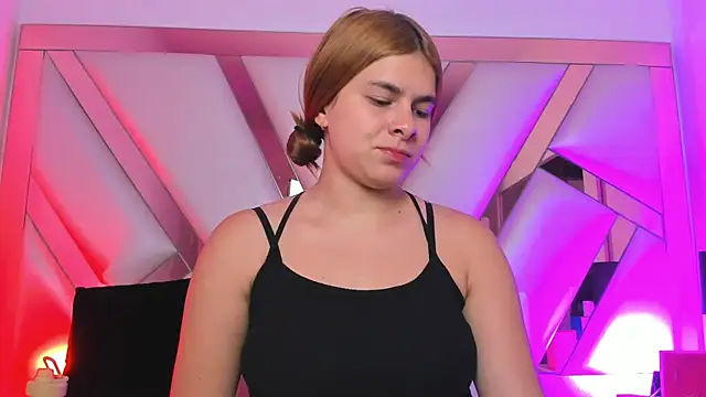 AliceCruzz online show from July 2026 04:55:02 PM