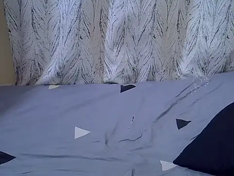 Snapshot of petite_pretti chatting on June 2026 02:33:01 PM petite pretti online show from June 2026 02:33:01 PM