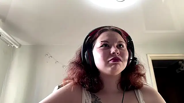 Snapshot of Redhair_girl chatting on May 2026 03:11:02 PM Redhair girl online show from May 2026 03:11:02 PM