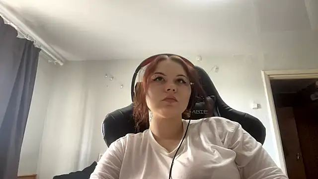 Snapshot of Redhair_girl chatting on May 2026 01:08:02 PM Redhair girl online show from May 2026 01:08:02 PM