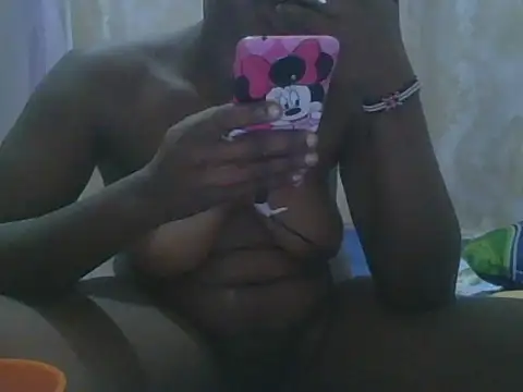 Snapshot of Queen_Zuri chatting on June 2026 06:42:01 PM Queen Zuri online show from June 2026 06:42:01 PM