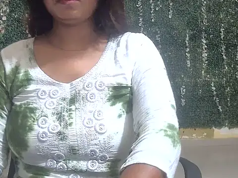 Snapshot of shallykaur chatting on June 2026 03:44:01 AM shallykaur online show from June 2026 03:44:01 AM