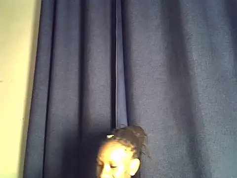 Snapshot of Queen_slim2 chatting on May 2026 07:57:02 PM Queen slim2 online show from May 2026 07:57:02 PM