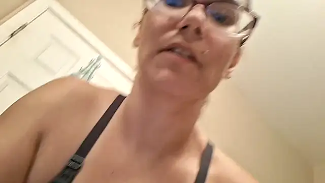 MamaBee88 online show from May 2026 07:59:01 AM