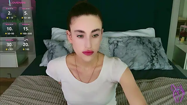 Snapshot of MadisonRen chatting on June 2026 11:18:02 AM MadisonRen online show from June 2026 11:18:02 AM