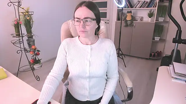 Vika73 online show from February 2026 06:22:01 AM