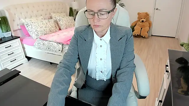Vika73 online show from October 2025 07:36:02 PM