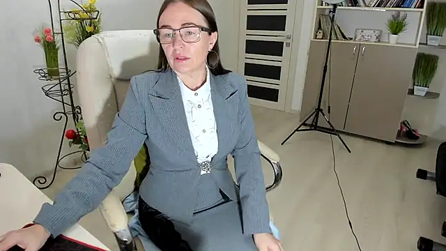 Vika73 online show from December 2025 07:00:02 AM