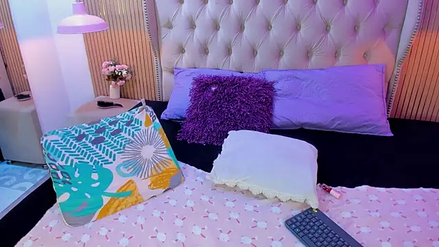 Violetaruizz online show from May 2026 02:24:02 PM