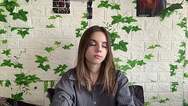 Snapshot of LisaPorse chatting on May 2026 06:13:01 AM LisaPorse online show from May 2026 06:13:01 AM