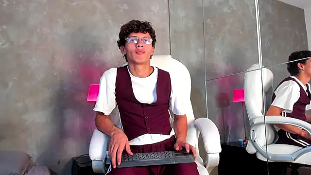 Ethan todd online show from May 2026 03:27:02 AM