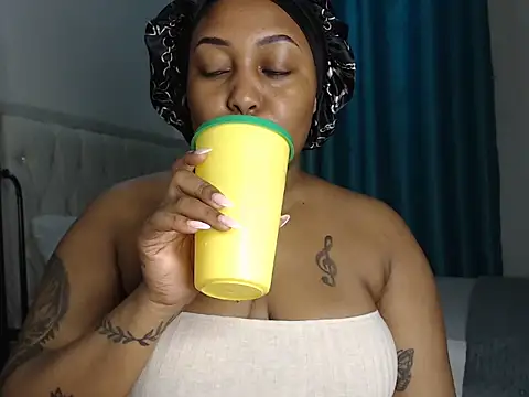 Snapshot of Mamacita_Boo chatting on June 2026 02:28:01 PM Mamacita Boo online show from June 2026 02:28:01 PM