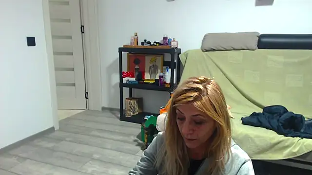 FoxyloveXXX online show from May 2026 04:18:01 PM
