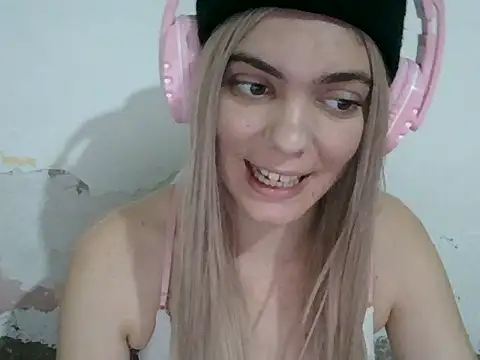 Snapshot of Angel_Ristoww chatting on May 2026 01:35:02 AM Angel Ristoww online show from May 2026 01:35:02 AM